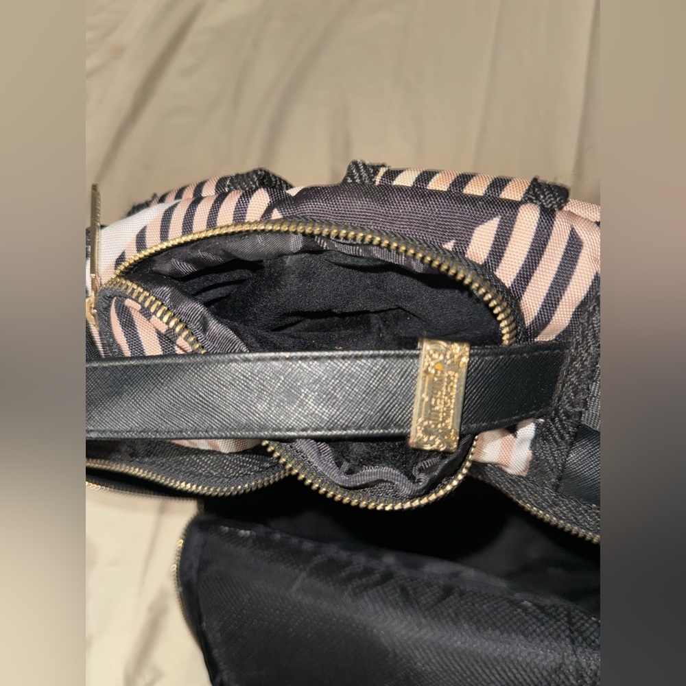 Sprayground Sharkburry Backpack (Great Condition) - image 3